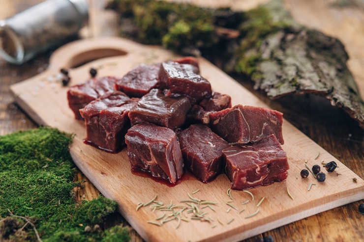 Чем полезна оленина? Можно ли есть? Какой вкус у оленины? Калорийность оленины? фото