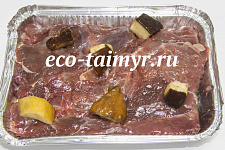 Оленина шпигованная белыми грибами